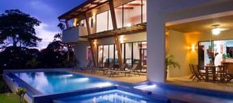 Beautiful Rainforest Villa Overlooking Costa Rica's Pacific Coast: Casa Buendia