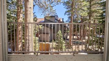 ์ฝ๋, ์นจ์ค 1๊ฐ | ๋ฐ์ฝ๋