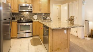 Condo, 1 Bedroom | Dapur peribadi