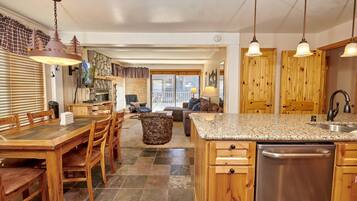 Condo, 1 Bedroom | Private kitchen | Fridge, oven, coffee/tea maker, toaster