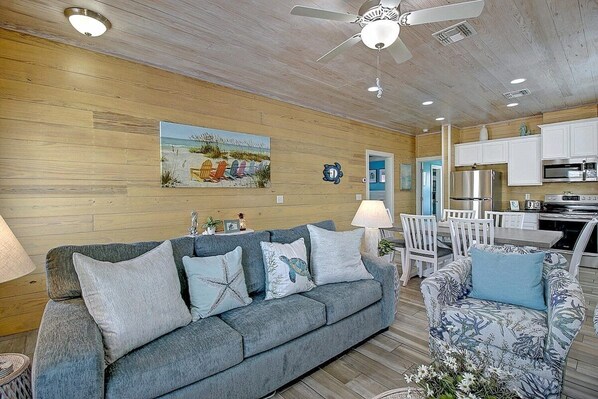 TV, offices - Toucan Tango- Golf Cart Friendly | 3BD Home! (Port Aransas)