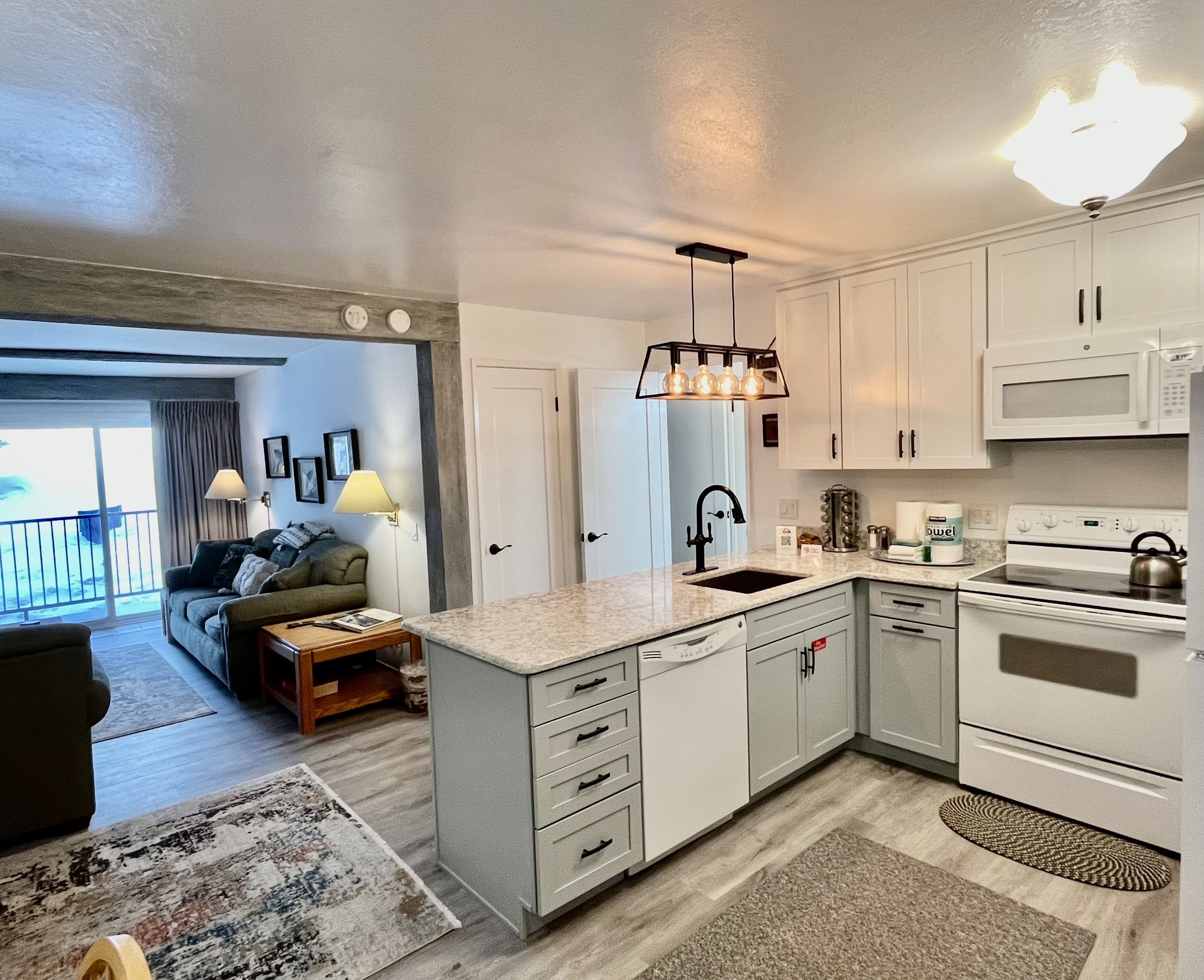 Condo, 1 Bedroom | Private kitchen