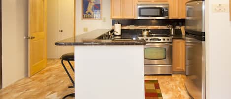 Condo, 1 Bedroom | Private kitchen