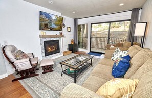 Living area - St. Anton Condos With Rec Center (Mammoth Lakes)