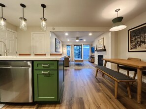 Private kitchen - St. Anton Courtyard View Ski-in/out 1-bedroom Condo (Mammoth Lakes)