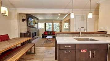 Condo, 1 Bedroom | Private kitchen