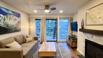 Condo, 1 Bedroom | Living area