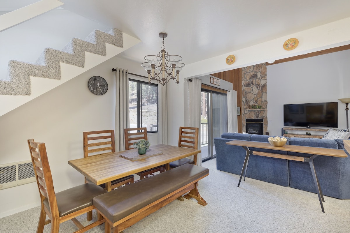 Condo, 2 Bedrooms | Dining