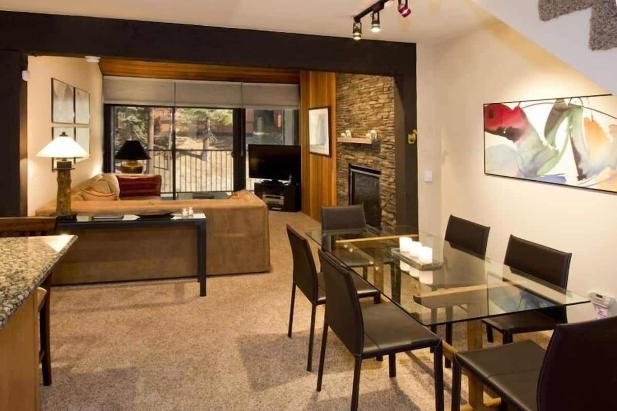 Condo, 2 Bedrooms | Dining