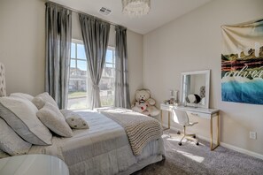 3 bedrooms, desk, iron/ironing board, free WiFi
