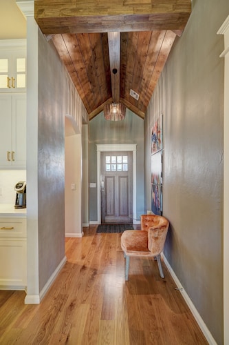 Contemporary 3 BD / 2B home in Edmond