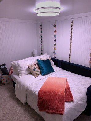 4 bedrooms, desk, iron/ironing board, free WiFi - Piece of Paradise 4 BR w/ Gym, Jacuzzi, & Theater! (Port St. Lucie)