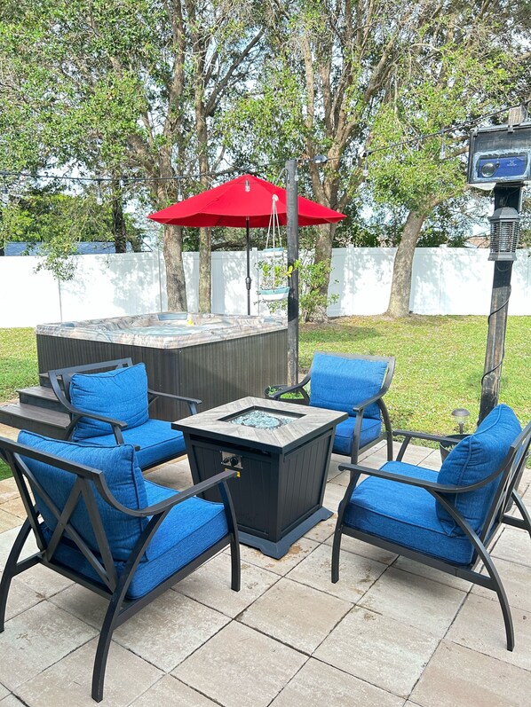 Terrace/patio - Piece of Paradise 4 BR w/ Gym, Jacuzzi, & Theater! (Port St. Lucie)