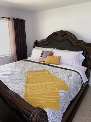 4 bedrooms, desk, iron/ironing board, free WiFi