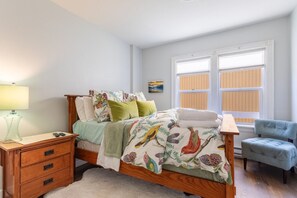4 bedrooms, desk, iron/ironing board, free WiFi