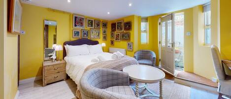 1 bedroom, desk, iron/ironing board, WiFi