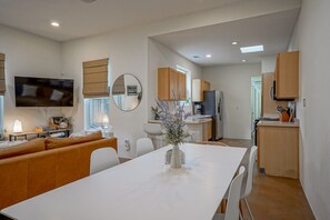 Interior - Boho 2b/2ba Downtown/OldTown, Patio w/fire feature (Albuquerque)