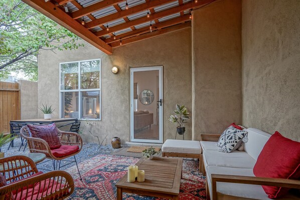Terrace/patio - Boho 2b/2ba Downtown/OldTown, Patio w/fire feature (Albuquerque)