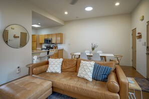 Smart TV - Boho 2b/2ba Downtown/OldTown, Patio w/fire feature (Albuquerque)