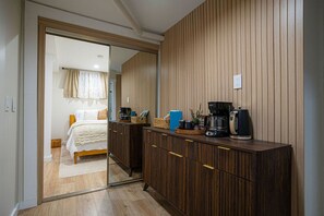 1 bedroom, desk, iron/ironing board, WiFi - Bowdoin Basement Flat | Peloton, Workspace, Monthly (Seattle)