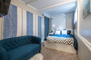 2 bedrooms, desk, iron/ironing board, WiFi