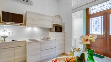 Apartment, 1 Schlafzimmer | Eigene Küche | Großer Kühlschrank, Mikrowelle, Herdplatte, Geschirrspüler