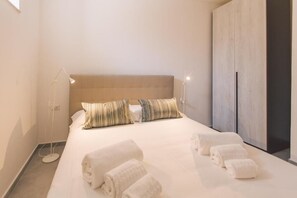 2 chambres, fer et planche à repasser, Wi-Fi gratuit, draps fournis