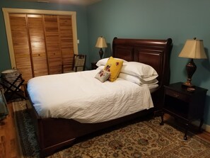 3 bedrooms, iron/ironing board, free WiFi, bed sheets