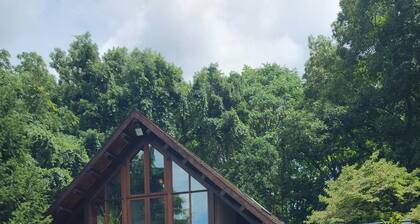 Harmony Lodge nestled in wooded tranquility!