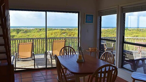 Unclassified image, 1 of 25, button - Mia's Beach House (Matagorda)