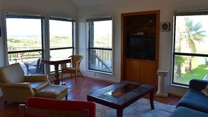 Unclassified image, 3 of 25, button - Mia's Beach House (Matagorda)