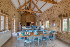 Dining - So Villa Chateaubert (72) - Heated pool - Basketball - 2h Paris - 30p. (La Chapelle-Saint-Fray)