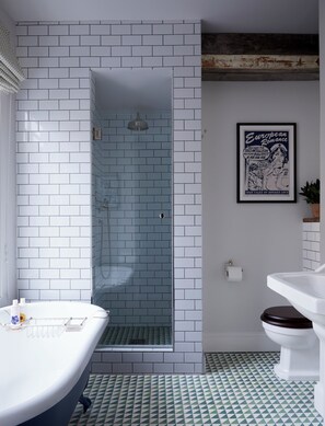 Phòng đôi Deluxe | Phòng tắm | Đồ dùng nhà tắm thân thiện với môi trường, máy sấy tóc 