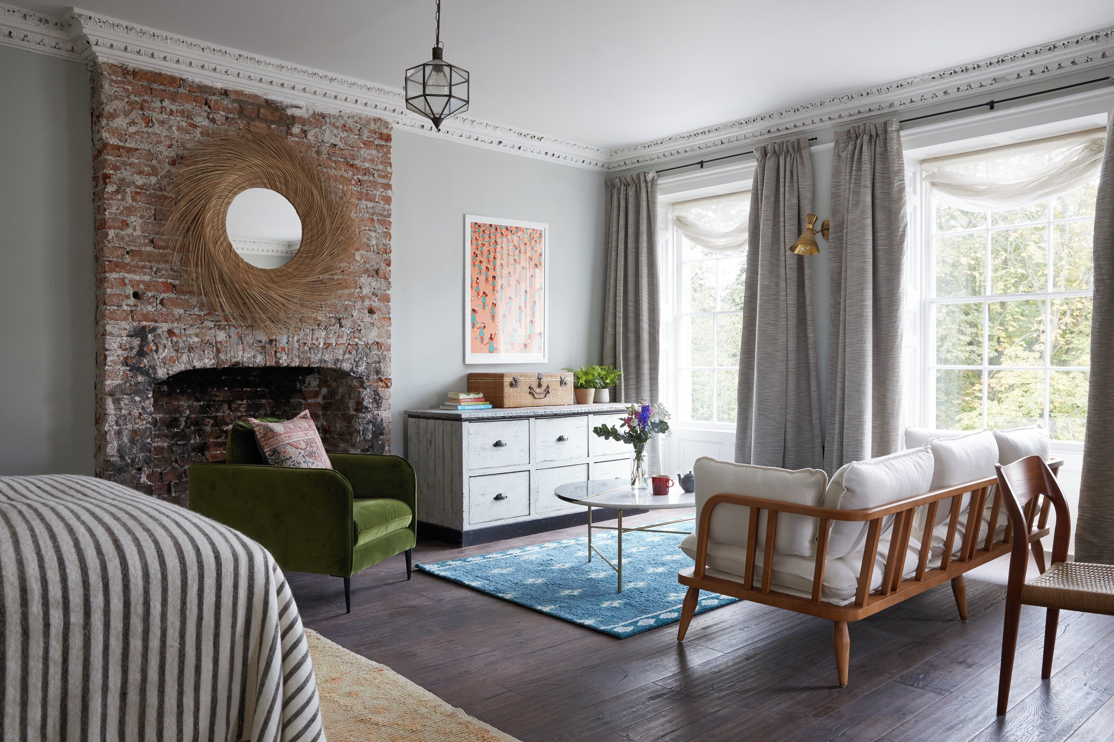 luxury suite | living area | flat-screen tv