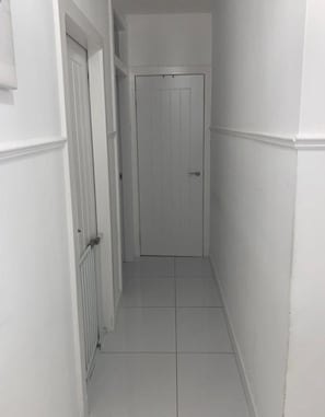 House, 2 Queen Beds