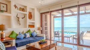 Books - Beautiful beach level condo, perfect for a family, pool access, WiFi, AC! (Akumal)