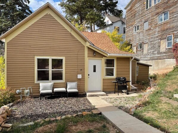 Exterior - The Miner's Getaway in Lead, SD (Lead)