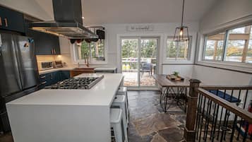 雪櫃、微波爐、焗爐、爐具