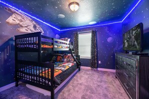 4 bedrooms, iron/ironing board, free WiFi, bed sheets