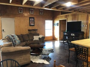 Smart TV, DVD player - The Bunkhouse (LaRue)