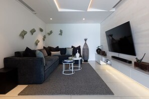 TV, video games, stereo, offices - Solaris 3-bedroom Beachfront Villa in Koh Samui (Koh Samui)