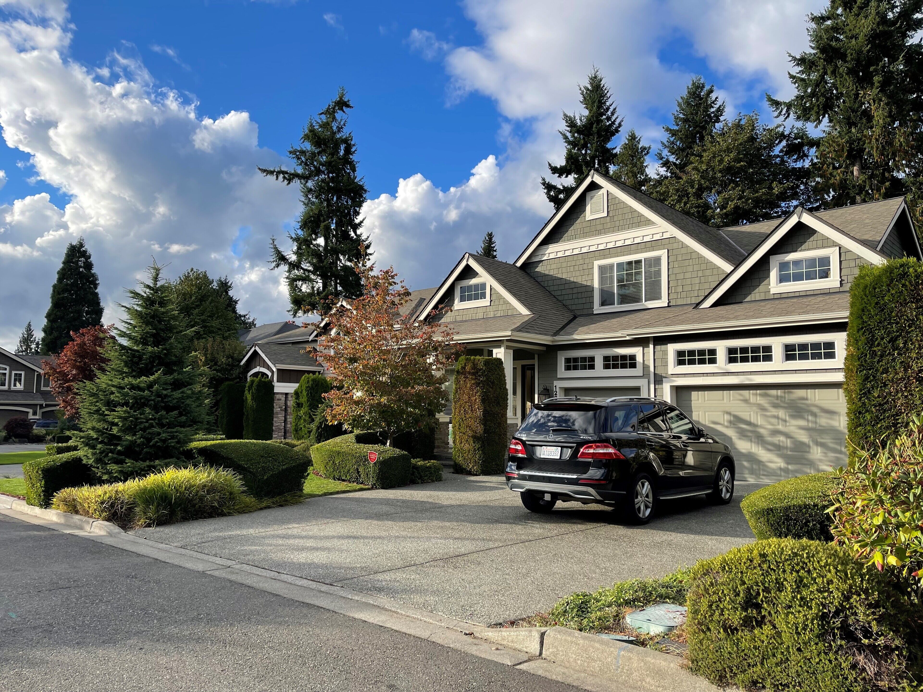 Bright and sunny South Rose Hill home close to downtown Kirkland