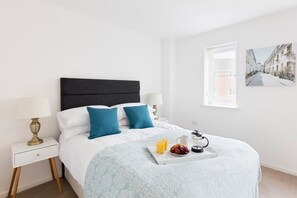 4 bedrooms, iron/ironing board, WiFi, bed sheets - 🦺 Midlands Contractor Accommodation (Walsall)