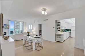 Interior - Beach Penthouse & Ocean Paradise (Hollywood)