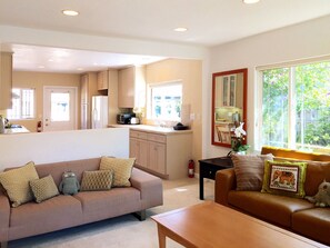 TV - La Dolce Vita! Downtown Oasis Tons of Amenities (Mountain View)