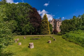 Property grounds - Historic Fairytale Lickleyhead Castle (Insch)