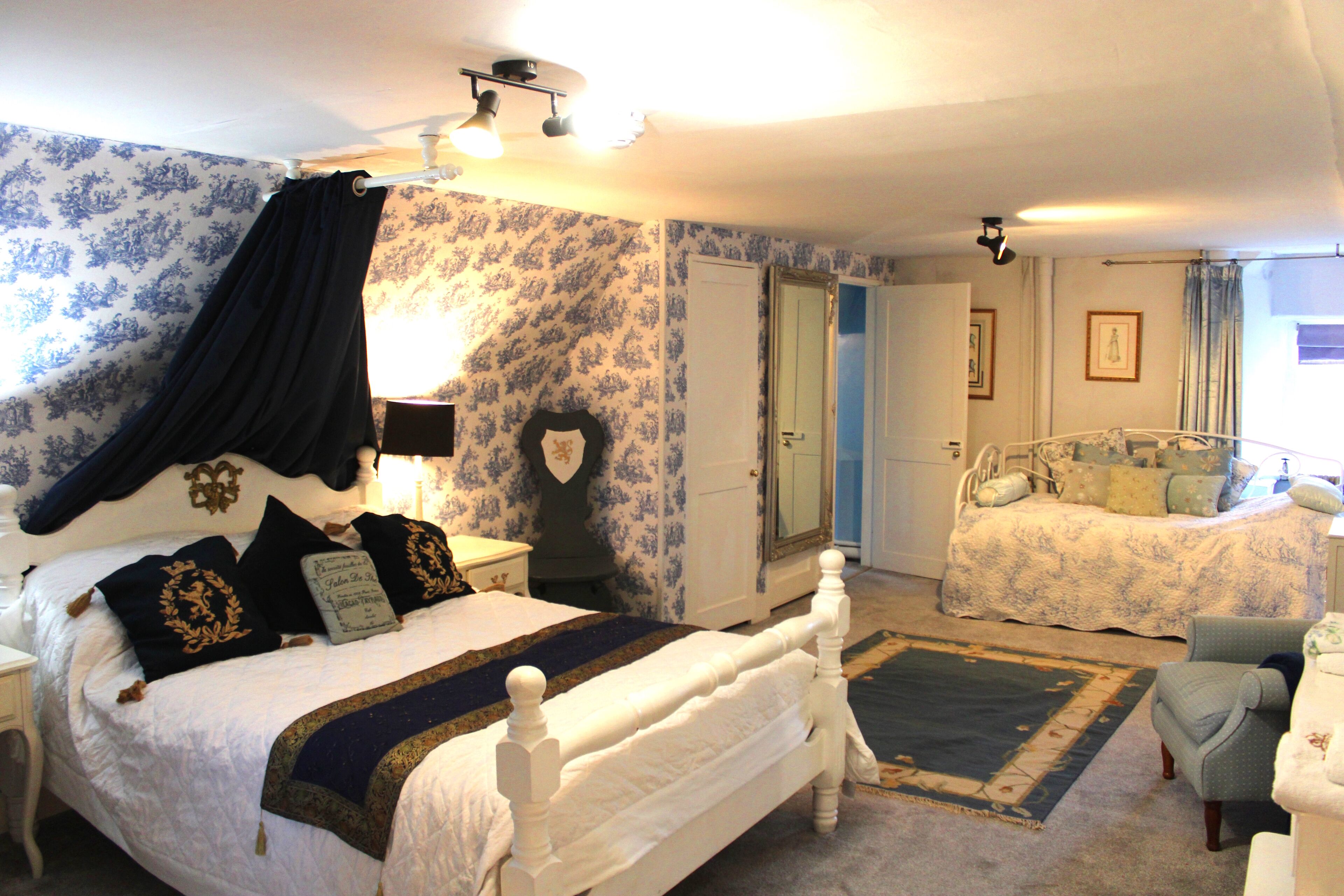 8 slaapkamers, een strijkplank/strijkijzer, gratis wifi, beddengoed