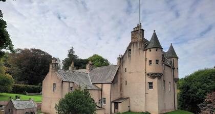 Historic Fairytale Lickleyhead Castle