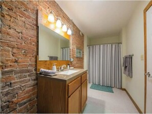 Combined shower/bathtub, hair dryer, towels, soap