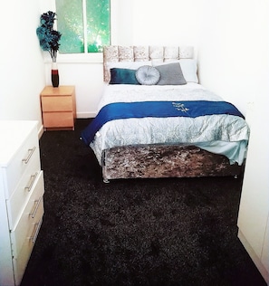 1 soverom, strykejern/-brett, wi-fi (inkludert) og sengetøy